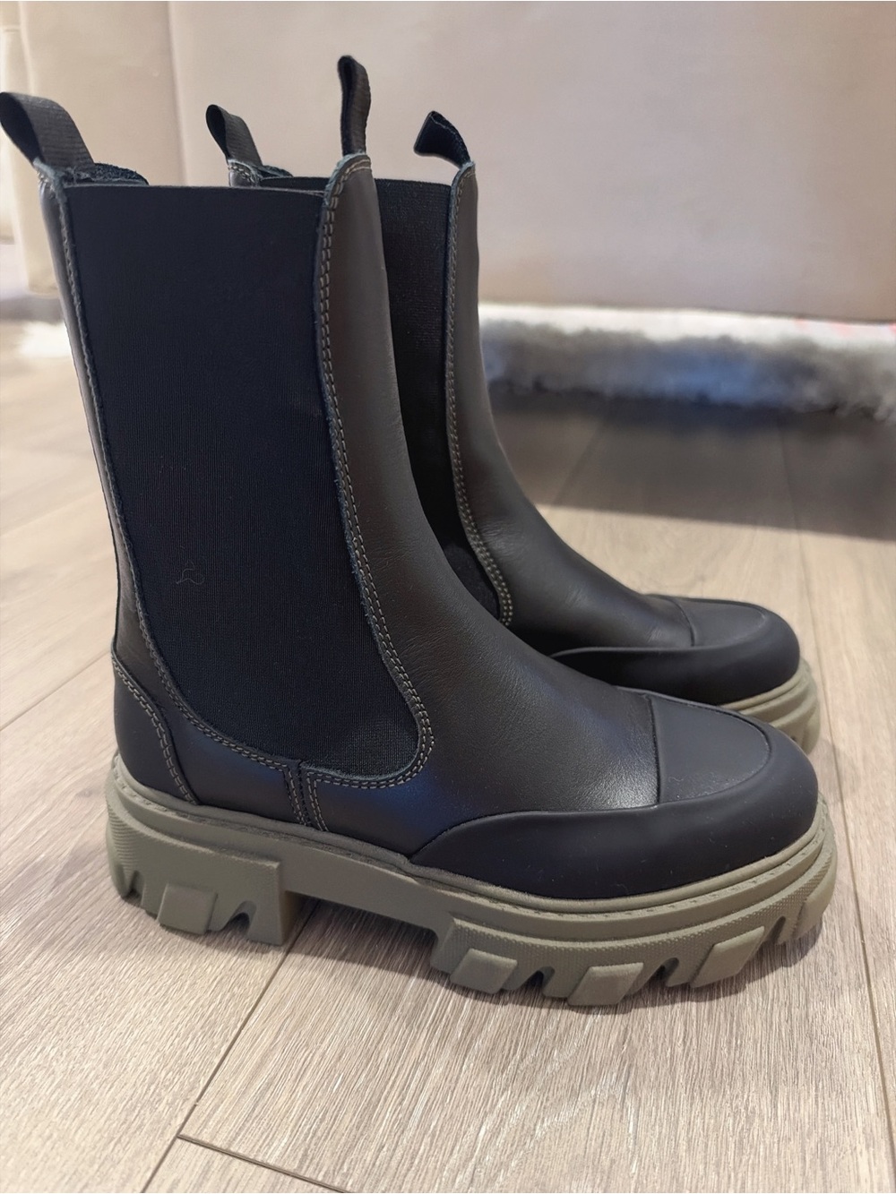 GANNI Women's Black Chelsea Boots with olive Sole
